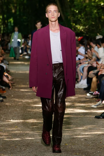 Look 27